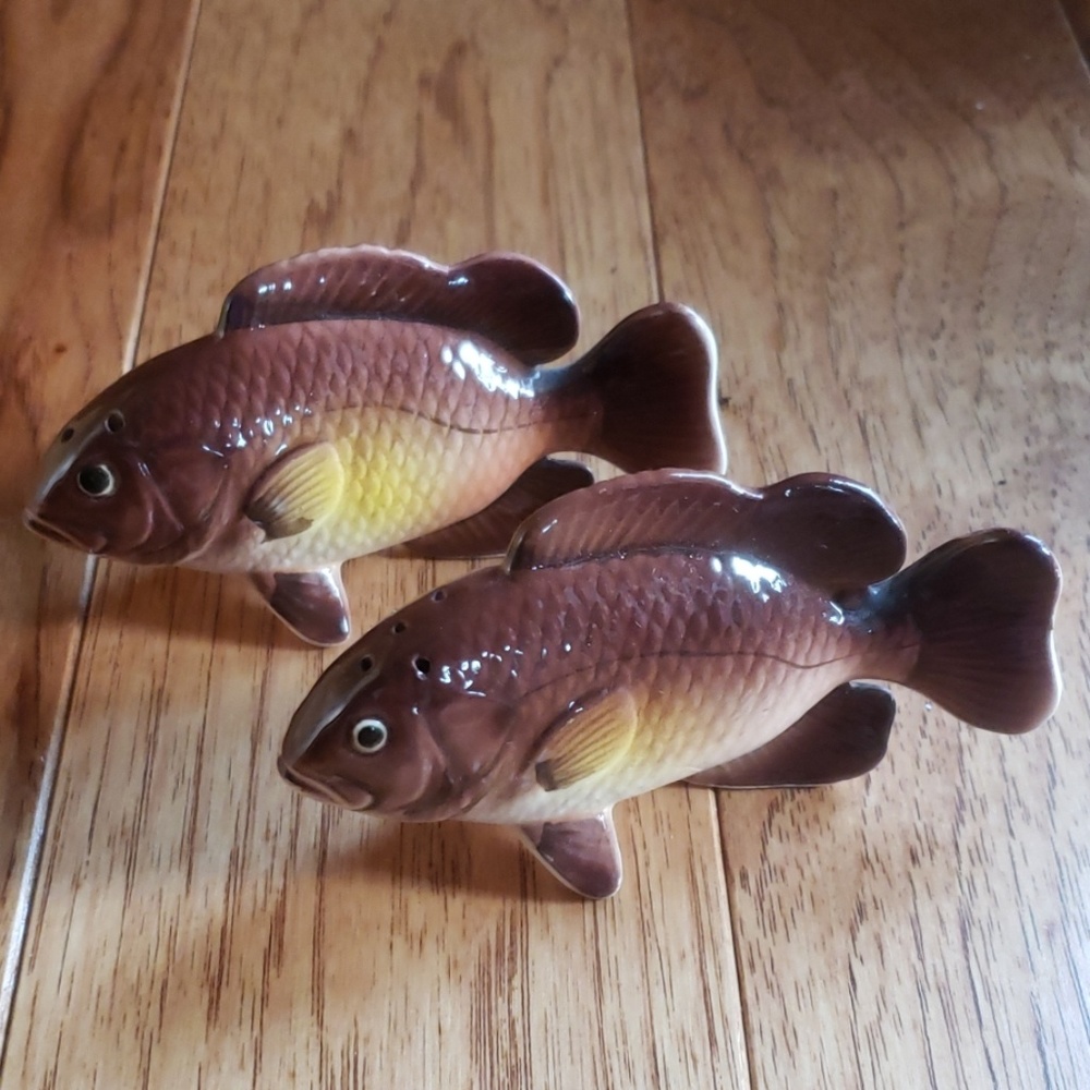 Salt & Pepper Shakers